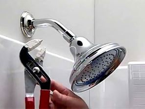Adjusting the pressure in the shower head